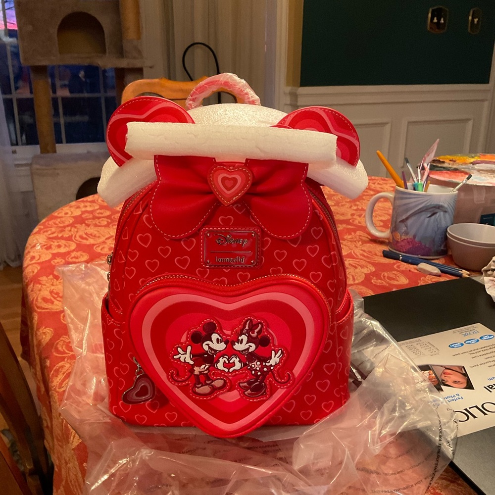 Loungefly valentines bag